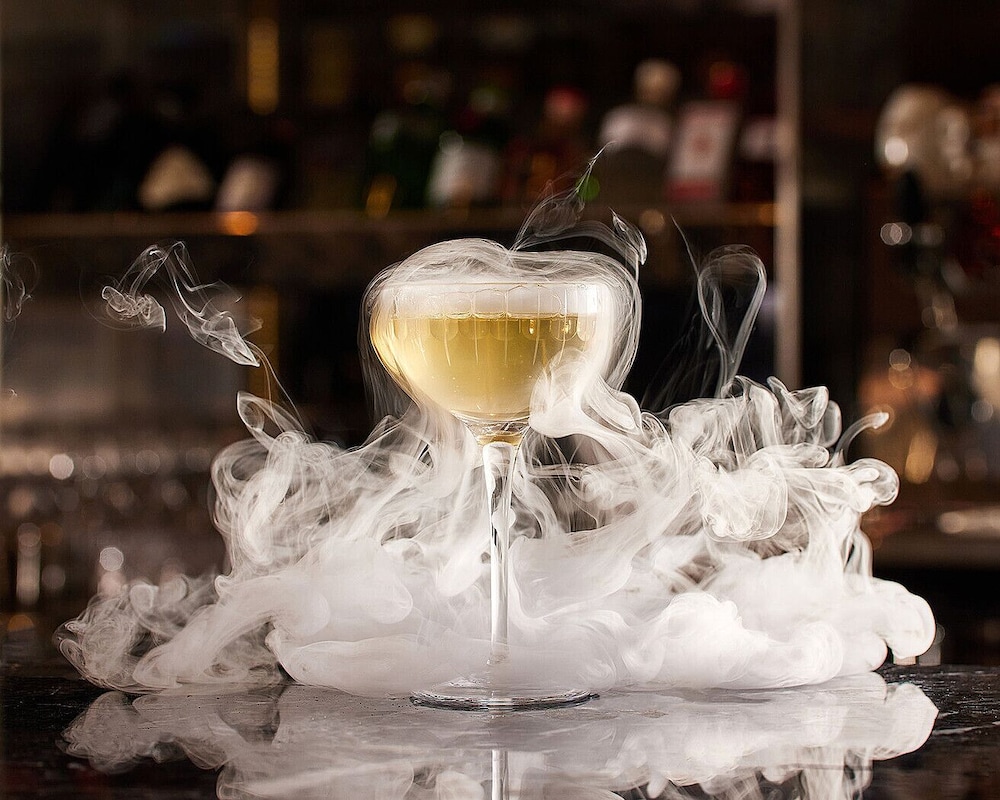 Four Seasons Hotel Prague — Restaurant & bars in Prague, Prague