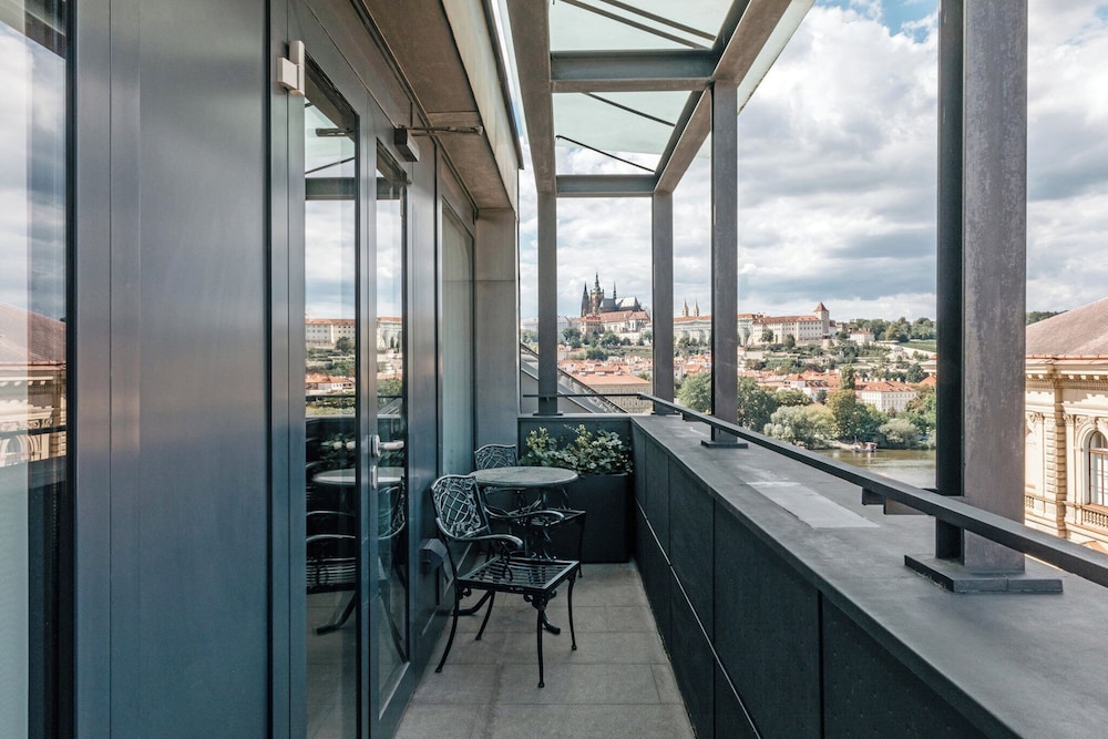 Four Seasons Hotel Prague — Hotel rooms in Prague, Prague