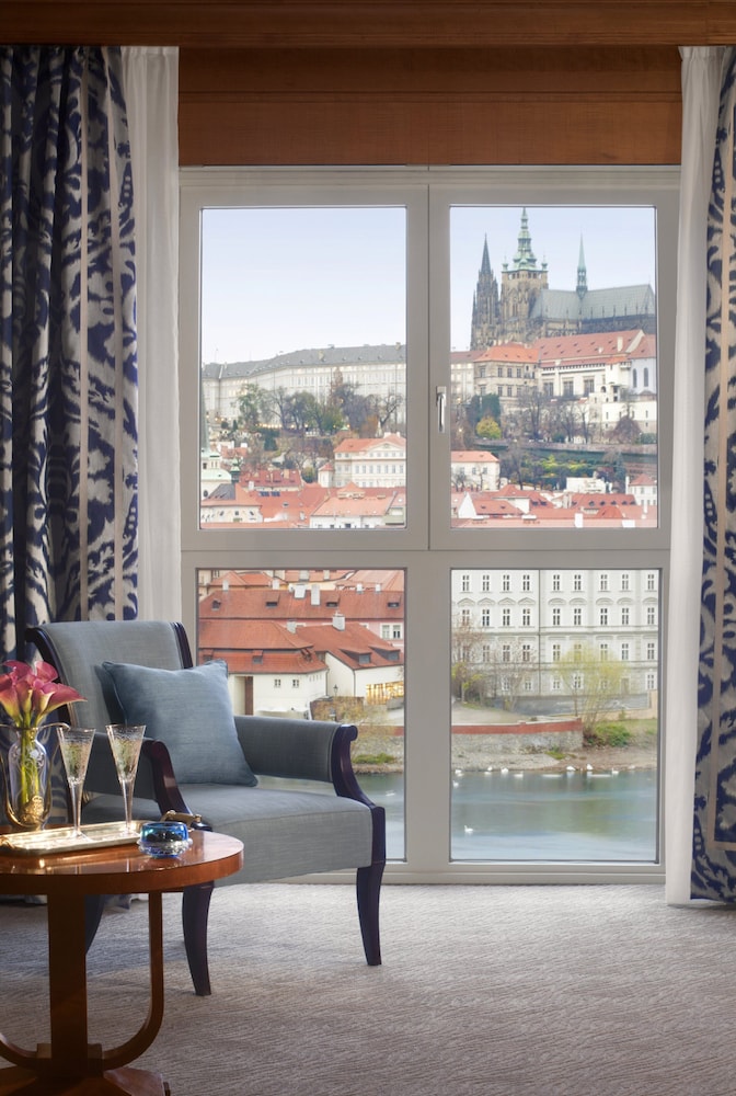 Four Seasons Hotel Prague — Hotel rooms in Prague, Prague