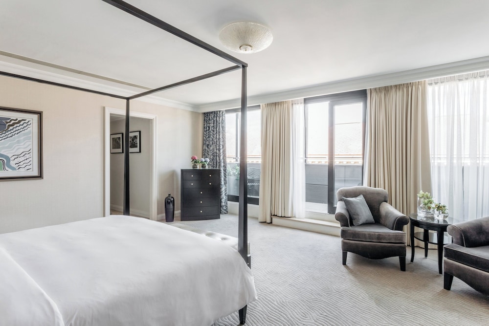 Four Seasons Hotel Prague — Hotel rooms in Prague, Prague