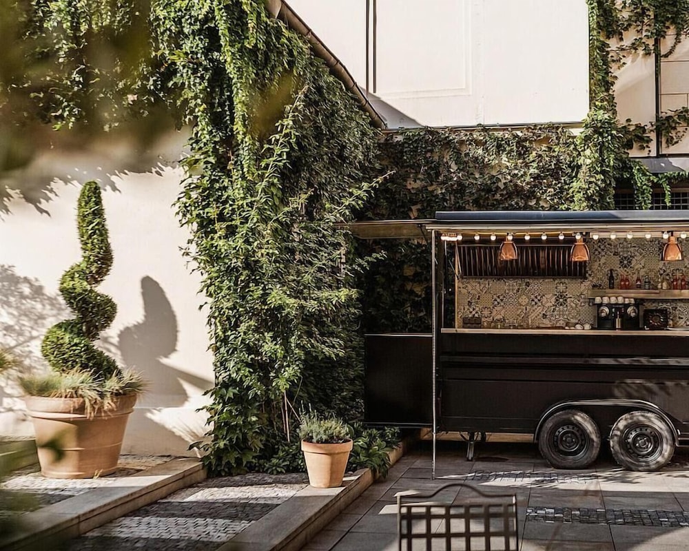 Four Seasons Hotel Prague — Restaurant & bars in Prague, Prague