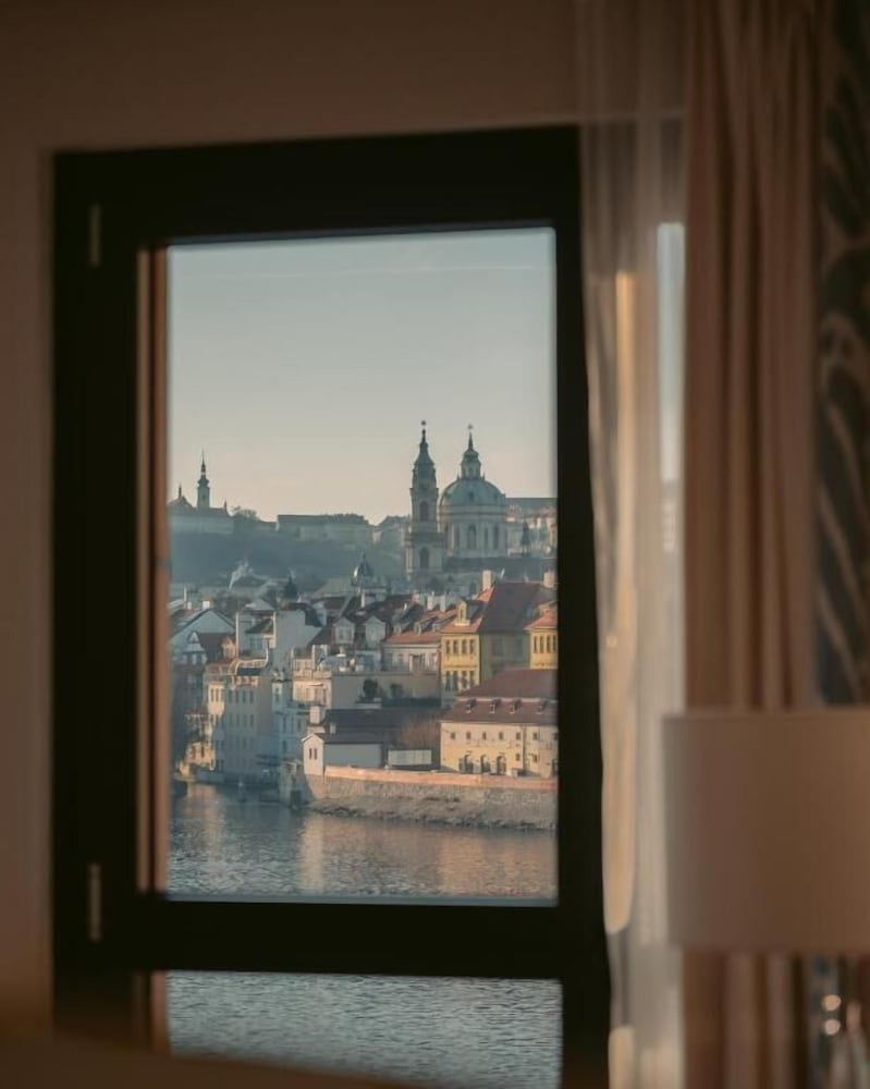 Four Seasons Hotel Prague — Hotel rooms in Prague, Prague