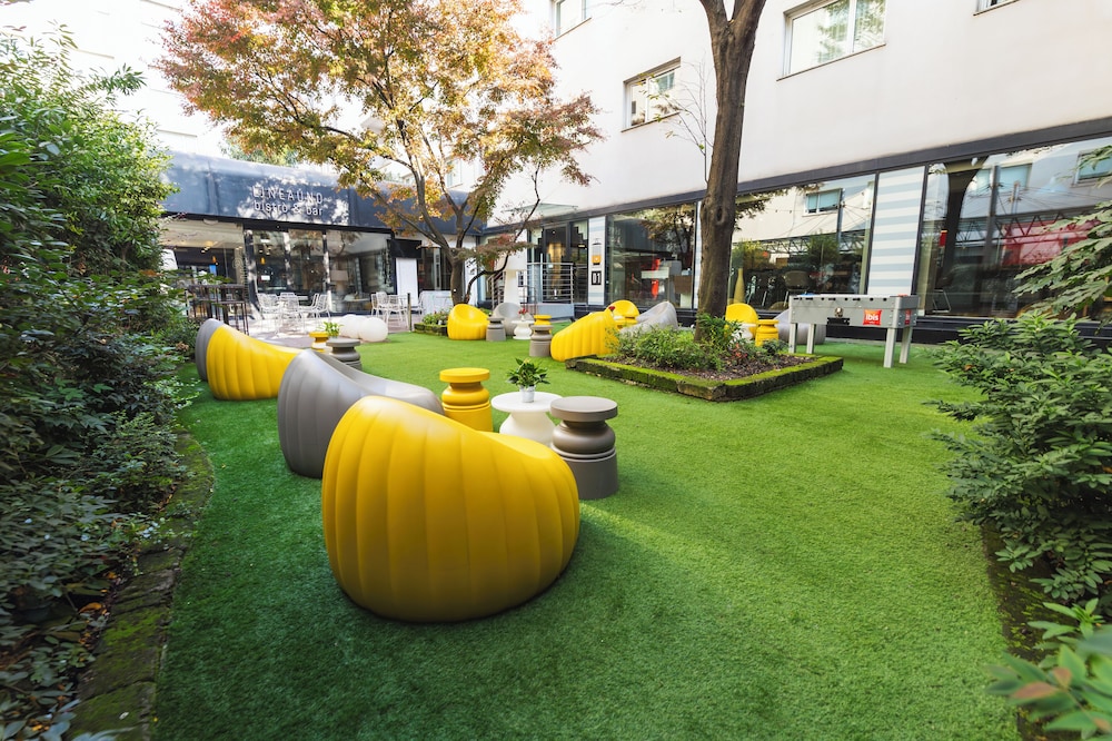 ibis Milano Centro — Hotel building in Milan, Lombardy