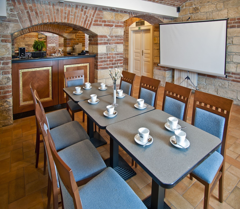 Hotel Galileo Prague — Restaurant & bars in Prague, Prague