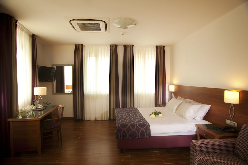 Hotel Galileo Prague — Hotel rooms in Prague, Prague