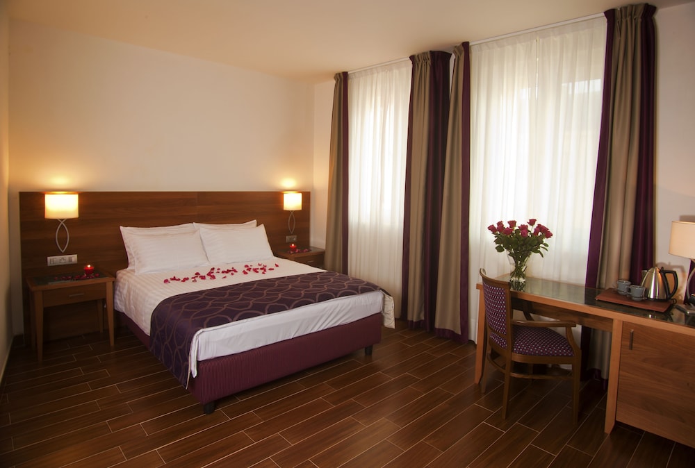 Hotel Galileo Prague — Hotel rooms in Prague, Prague
