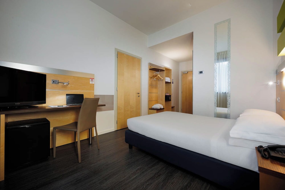 iH Hotels Milano Gioia — Hotel rooms in Milan, Lombardy