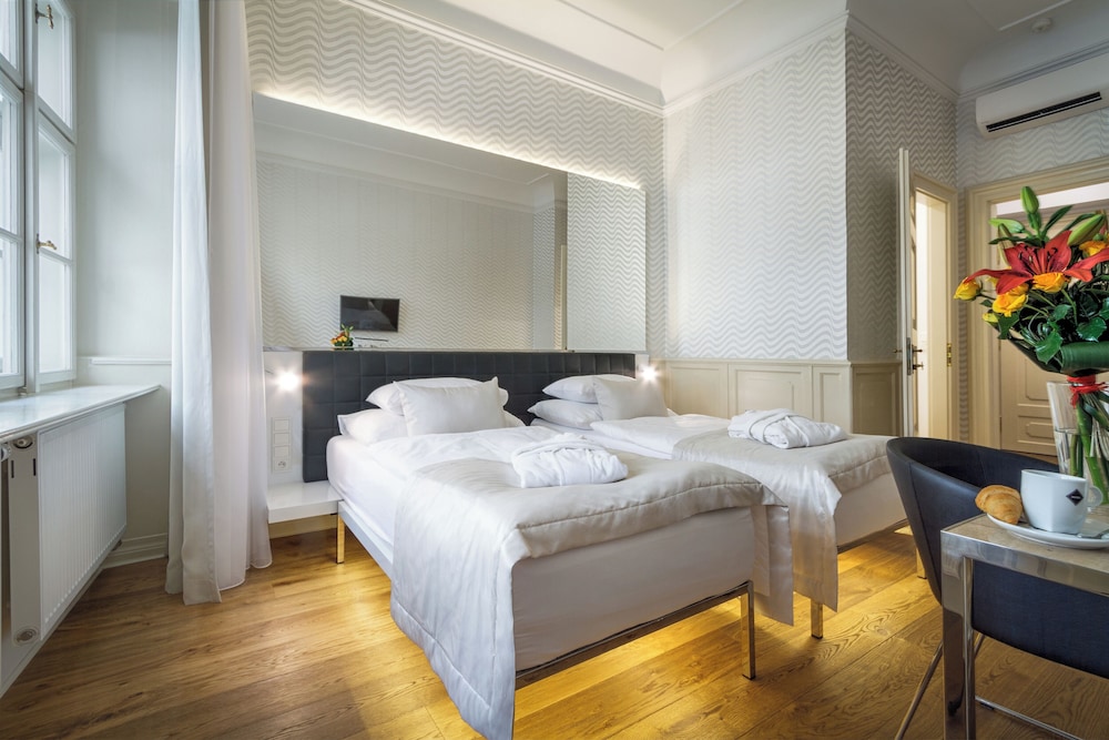 Hotel Golden Star — Hotel rooms in Prague, Prague