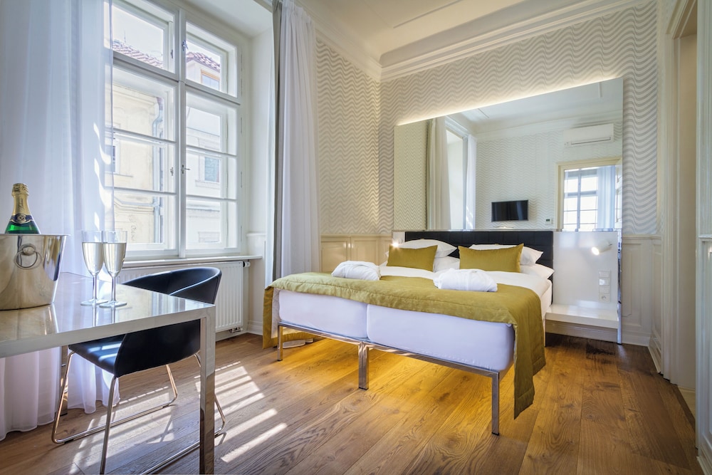 Hotel Golden Star — Hotel rooms in Prague, Prague
