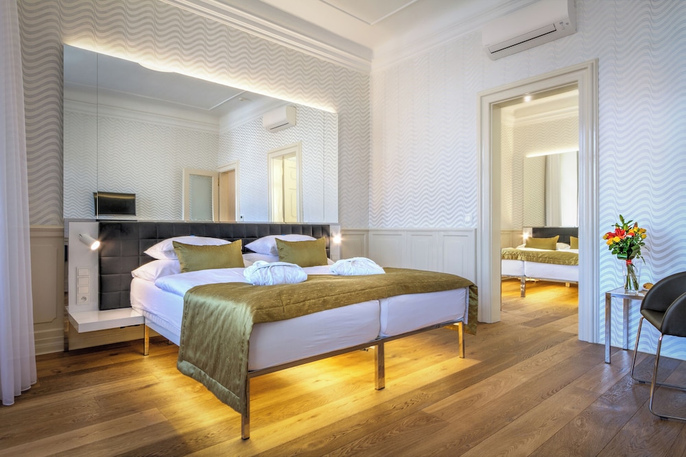 Hotel Golden Star — Hotel rooms in Prague, Prague