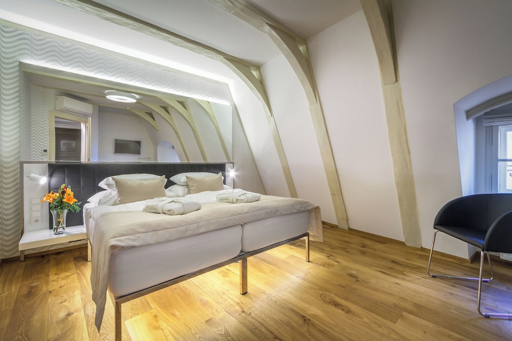 Hotel Golden Star — Hotel rooms in Prague, Prague