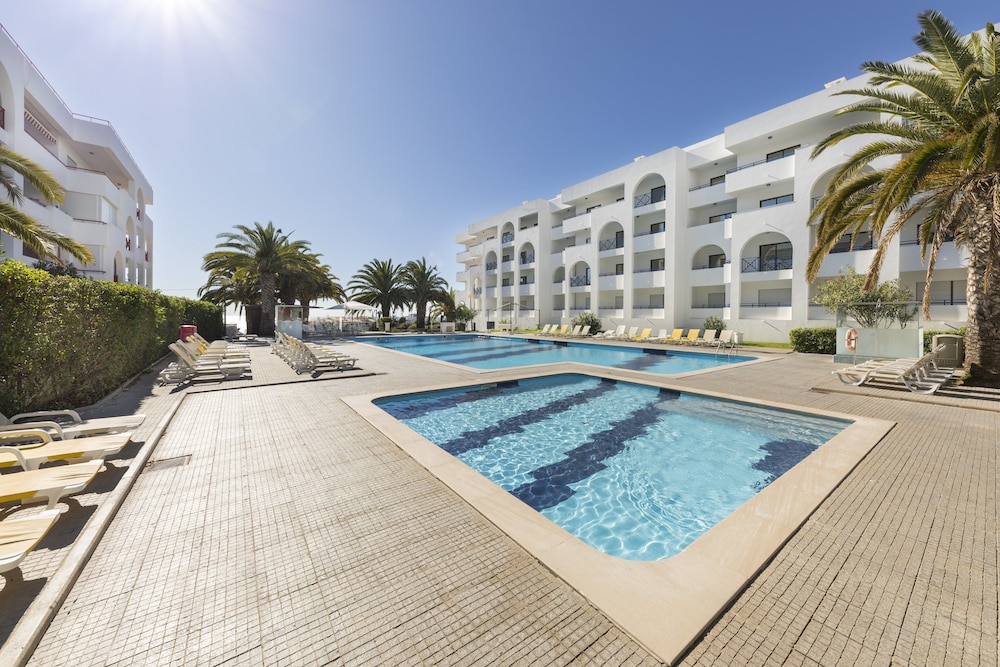 Ukino Terrace Algarve - Concept Hotel — Swimming pool in Armação de Pêra, Faro