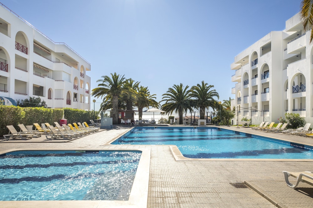 Ukino Terrace Algarve - Concept Hotel — Swimming pool in Armação de Pêra, Faro