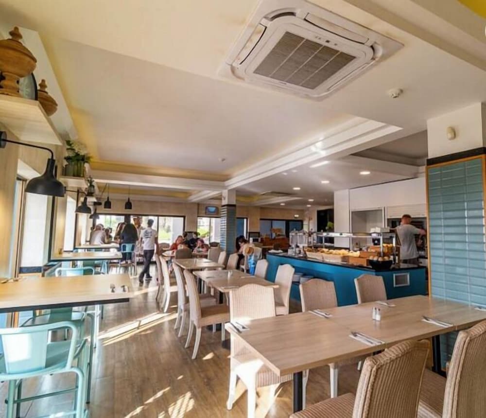Ukino Terrace Algarve - Concept Hotel — Restaurant & bars in Armação de Pêra, Faro