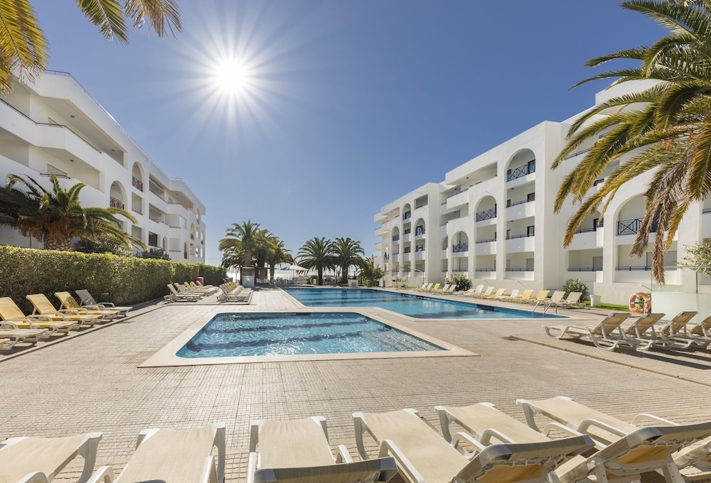 Ukino Terrace Algarve - Concept Hotel — Swimming pool in Armação de Pêra, Faro