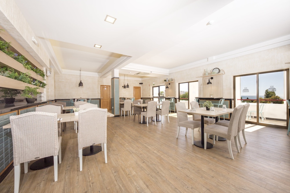 Ukino Terrace Algarve - Concept Hotel — Restaurant & bars in Armação de Pêra, Faro