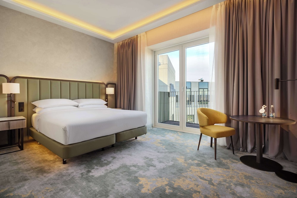 Hilton Sofia — Hotel rooms in Sofia, Sofia (province)