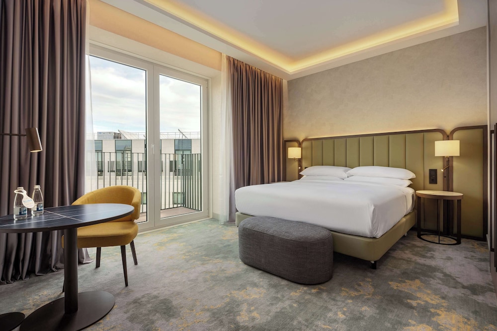 Hilton Sofia — Hotel rooms in Sofia, Sofia (province)