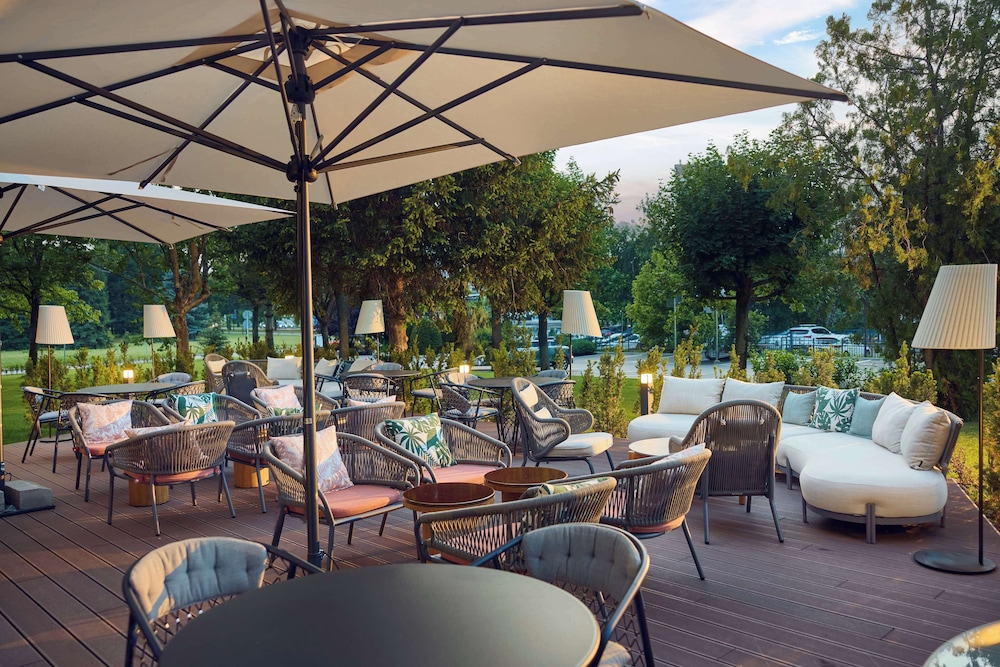Hilton Sofia — Restaurant & bars in Sofia, Sofia (province)