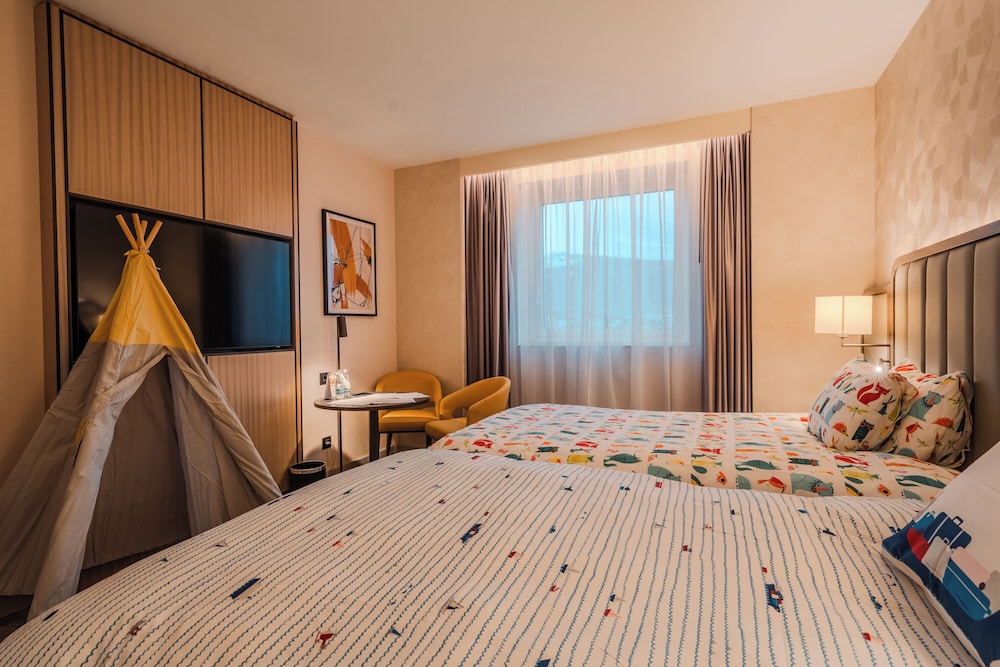 Hilton Sofia — Hotel rooms in Sofia, Sofia (province)