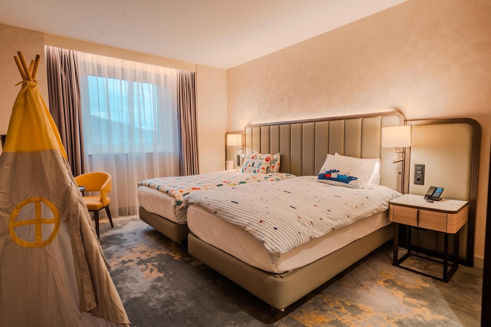 Hilton Sofia — Hotel rooms in Sofia, Sofia (province)