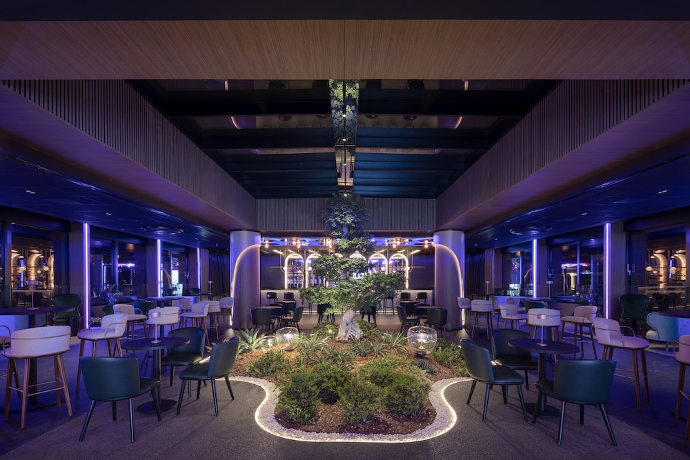 Crowne Plaza Sofia by IHG — Restaurant & bars in Sofia, Sofia (province)