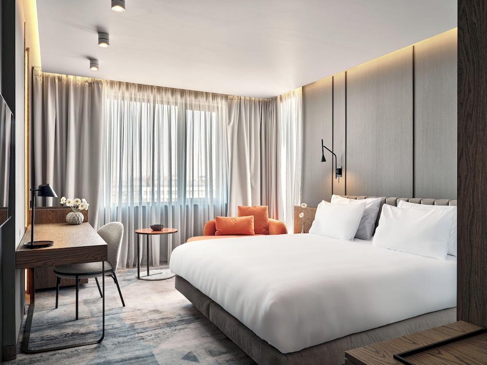 Crowne Plaza Sofia by IHG — Hotel rooms in Sofia, Sofia (province)