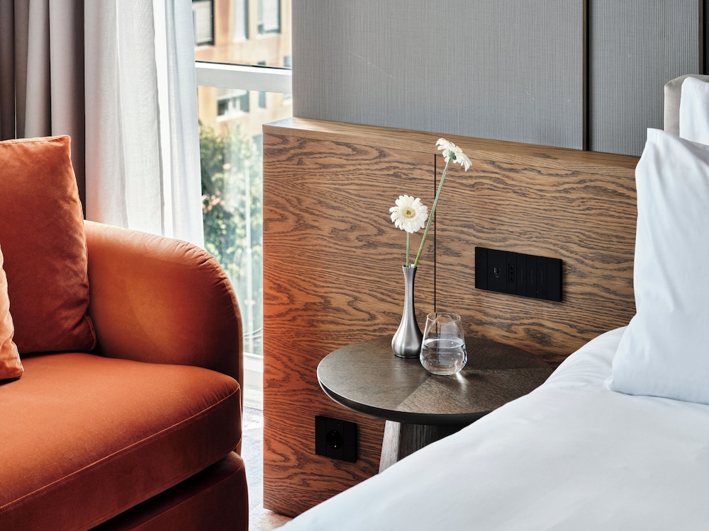 Crowne Plaza Sofia by IHG — Hotel rooms in Sofia, Sofia (province)