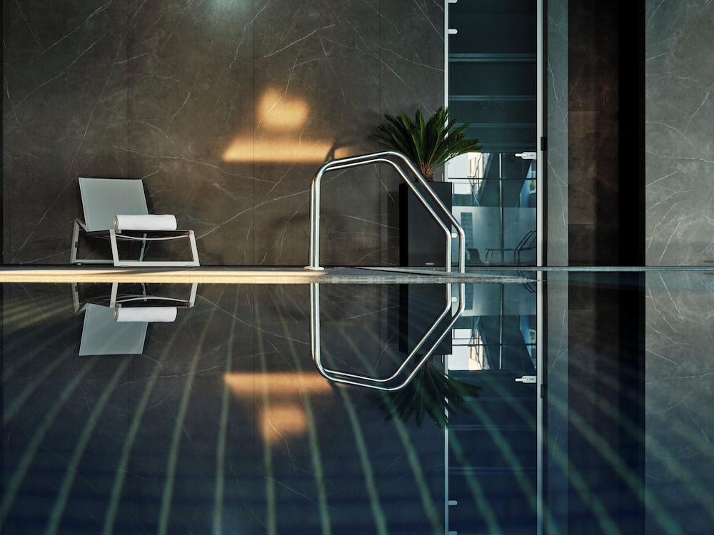 Crowne Plaza Sofia by IHG — Swimming pool in Sofia, Sofia (province)