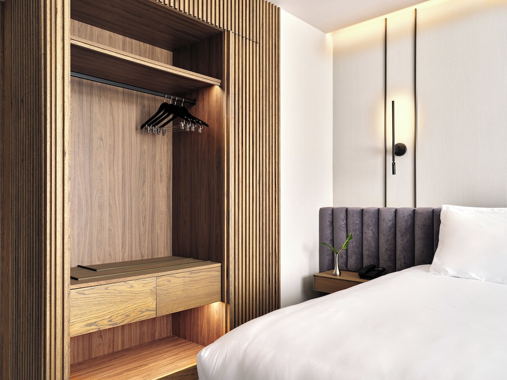 Crowne Plaza Sofia by IHG — Hotel rooms in Sofia, Sofia (province)