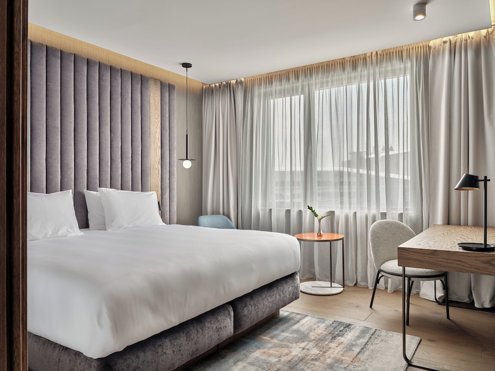 Crowne Plaza Sofia by IHG — Hotel rooms in Sofia, Sofia (province)