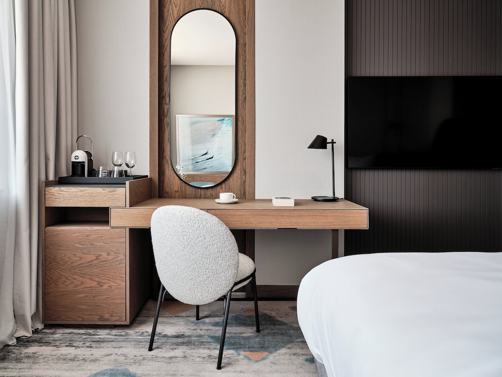 Crowne Plaza Sofia by IHG — Hotel rooms in Sofia, Sofia (province)