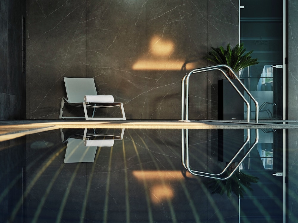 Crowne Plaza Sofia by IHG — Swimming pool in Sofia, Sofia (province)