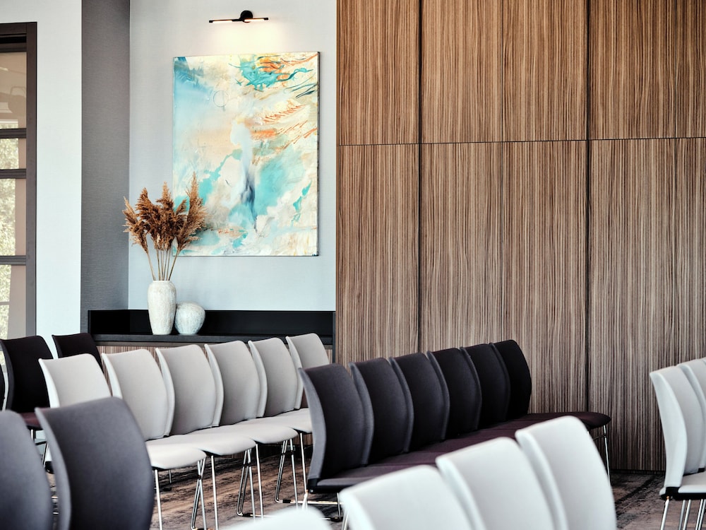 Crowne Plaza Sofia by IHG — Restaurant & bars in Sofia, Sofia (province)