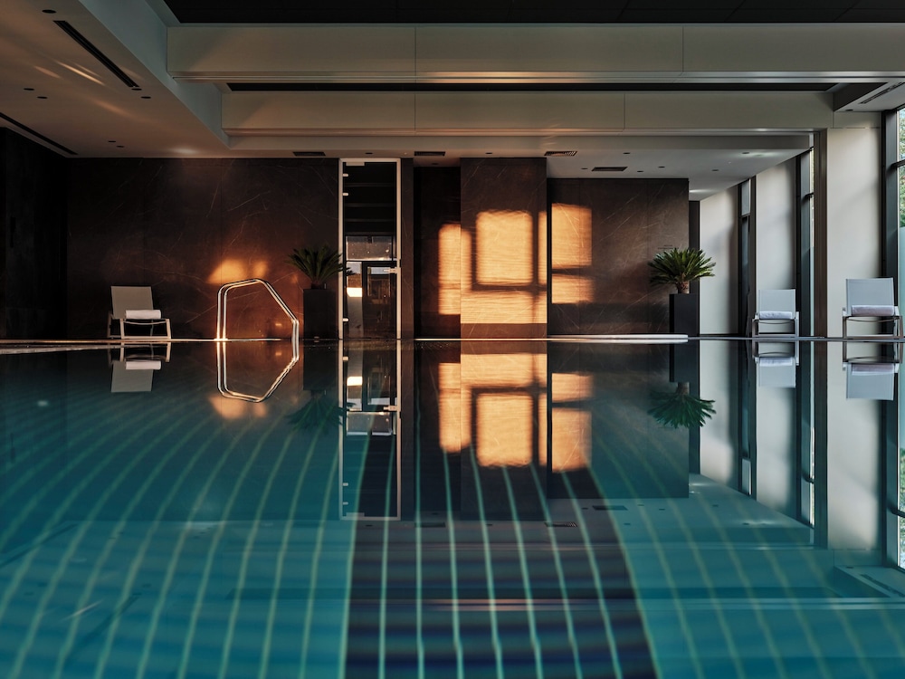 Crowne Plaza Sofia by IHG — Swimming pool in Sofia, Sofia (province)