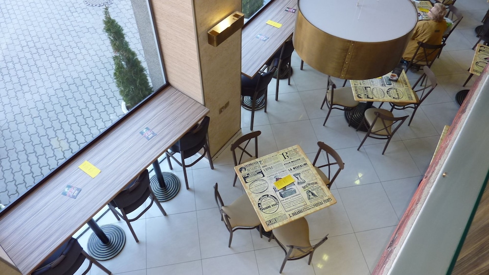 Hotel Lion Sofia — Restaurant & bars in Sofia, Sofia (province)
