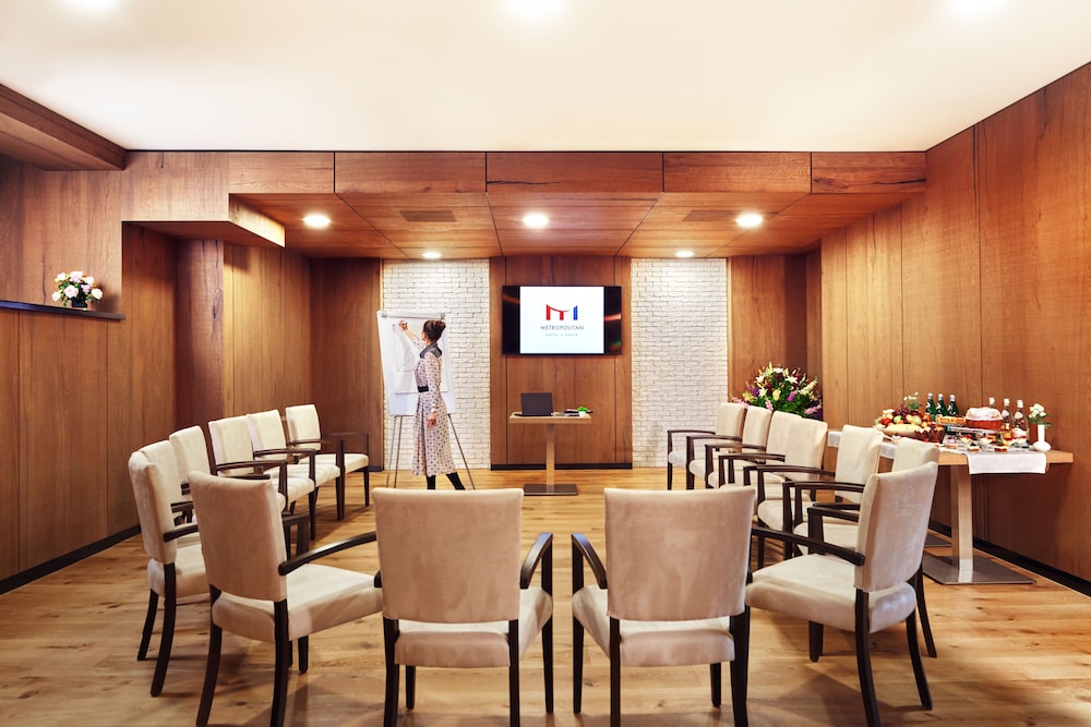 Metropolitan Hotel Sofia, a member of Radisson Individuals — Hotel building in Sofia, Sofia (province)