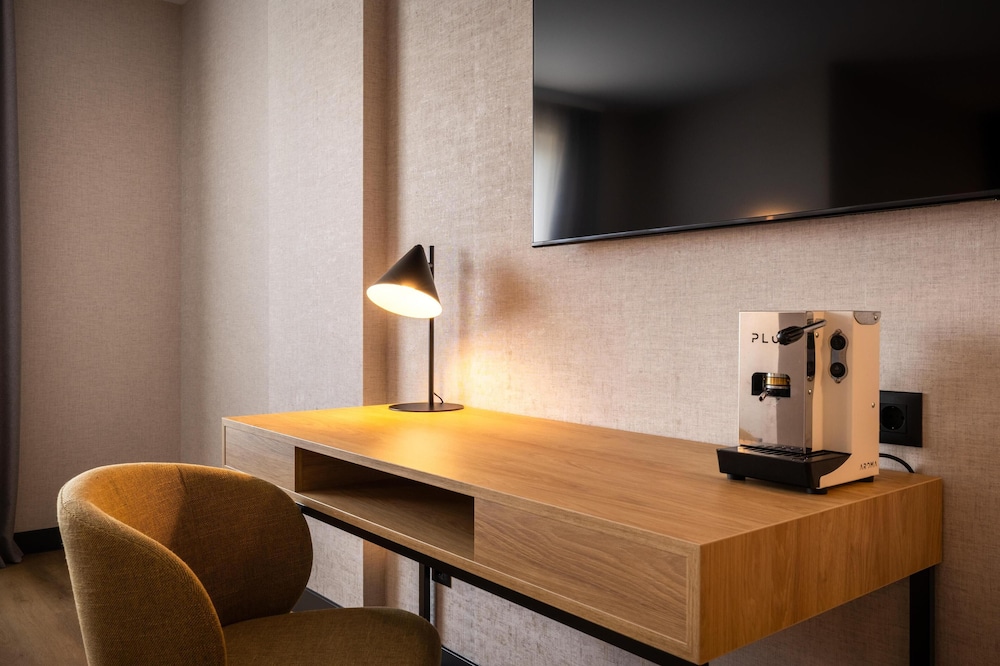 Metropolitan Hotel Sofia, a member of Radisson Individuals — Hotel rooms in Sofia, Sofia (province)