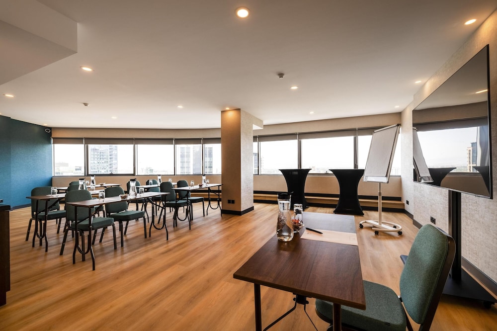 Metropolitan Hotel Sofia, a member of Radisson Individuals — Restaurant & bars in Sofia, Sofia (province)