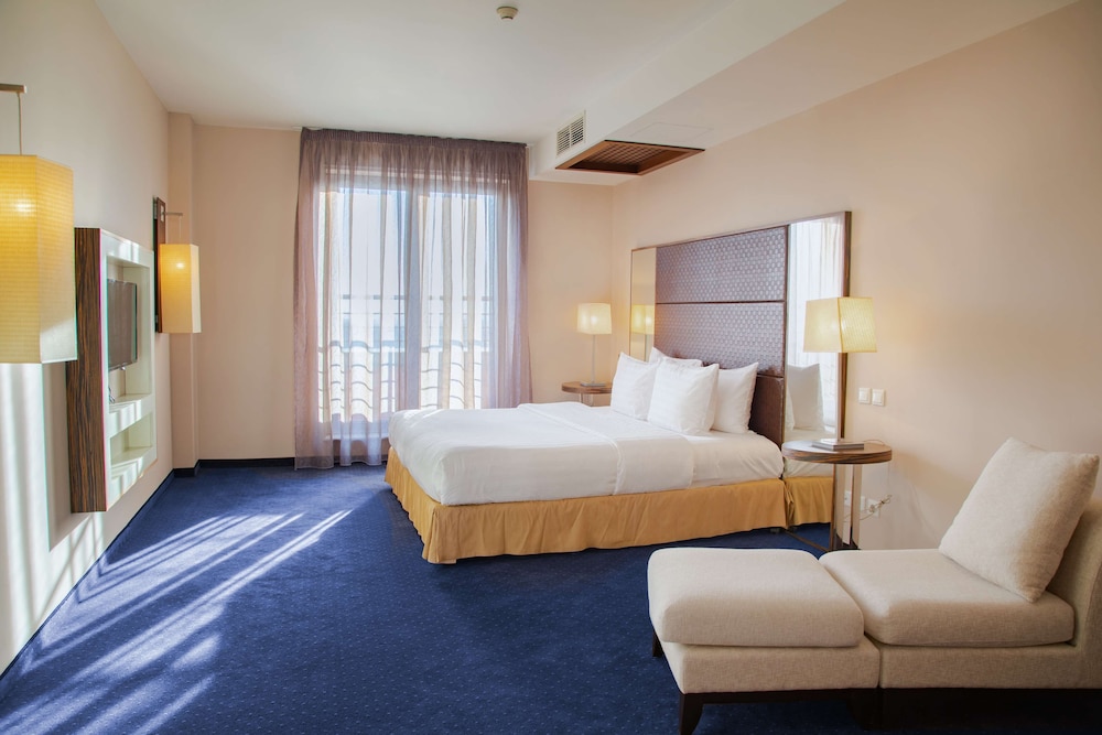 Metropolitan Hotel Sofia, a member of Radisson Individuals — Hotel rooms in Sofia, Sofia (province)
