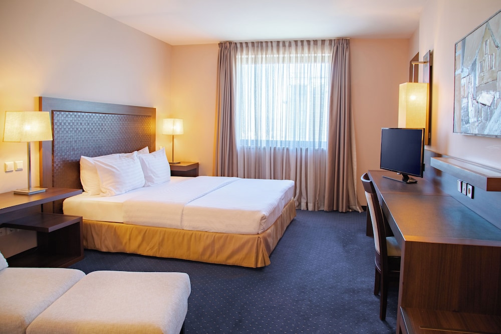 Metropolitan Hotel Sofia, a member of Radisson Individuals — Hotel rooms in Sofia, Sofia (province)