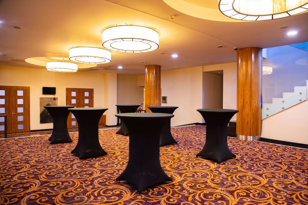 Metropolitan Hotel Sofia, a member of Radisson Individuals — Hotel building in Sofia, Sofia (province)
