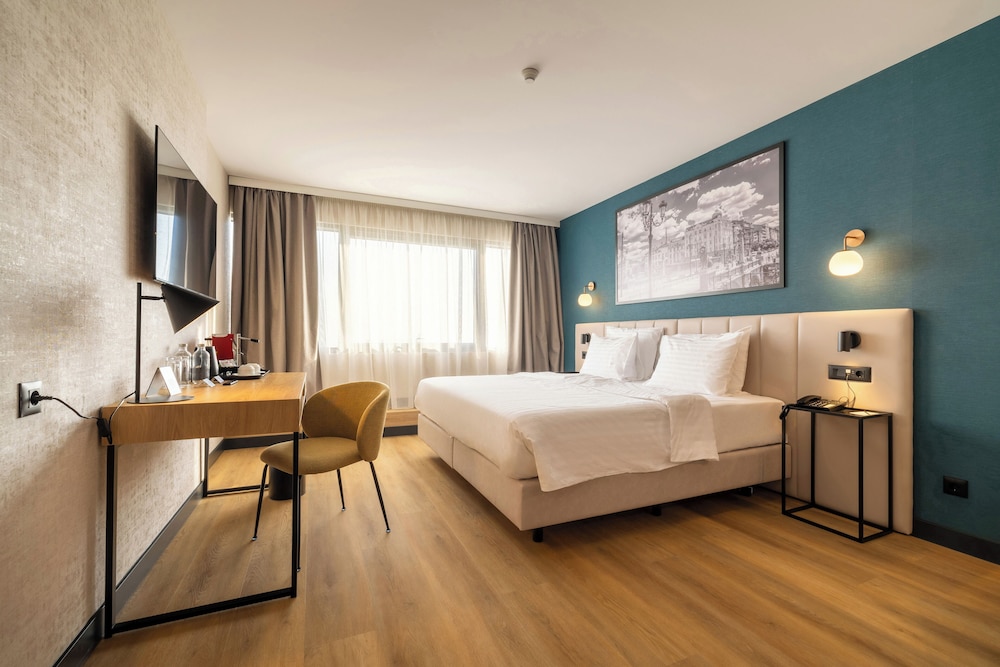 Metropolitan Hotel Sofia, a member of Radisson Individuals — Hotel rooms in Sofia, Sofia (province)