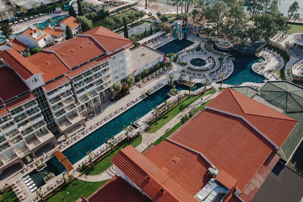 Akra Kemer - All Inclusive — Hotel building in Kemer