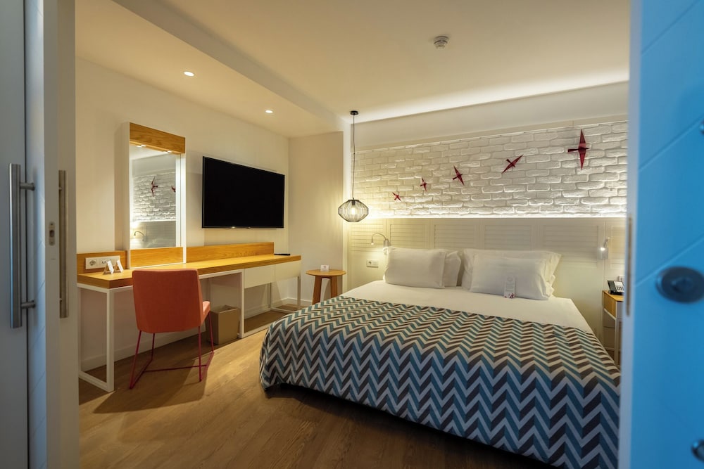 Akra Kemer - All Inclusive — Hotel rooms in Kemer