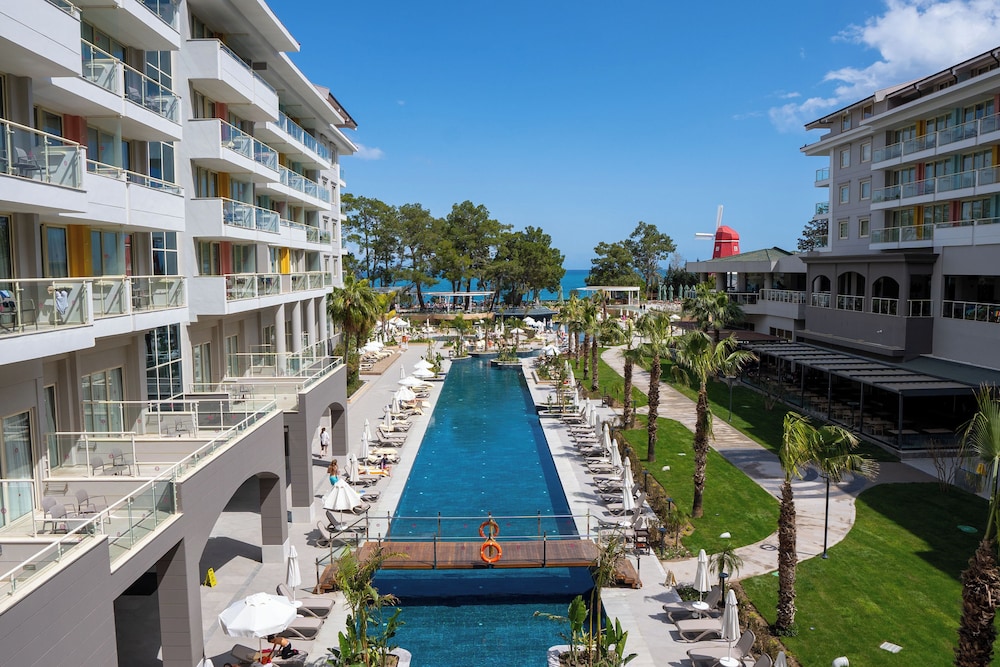 Akra Kemer - All Inclusive — Swimming pool in Kemer