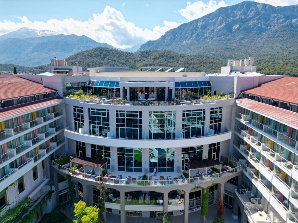 Akra Kemer - All Inclusive — Hotel building in Kemer
