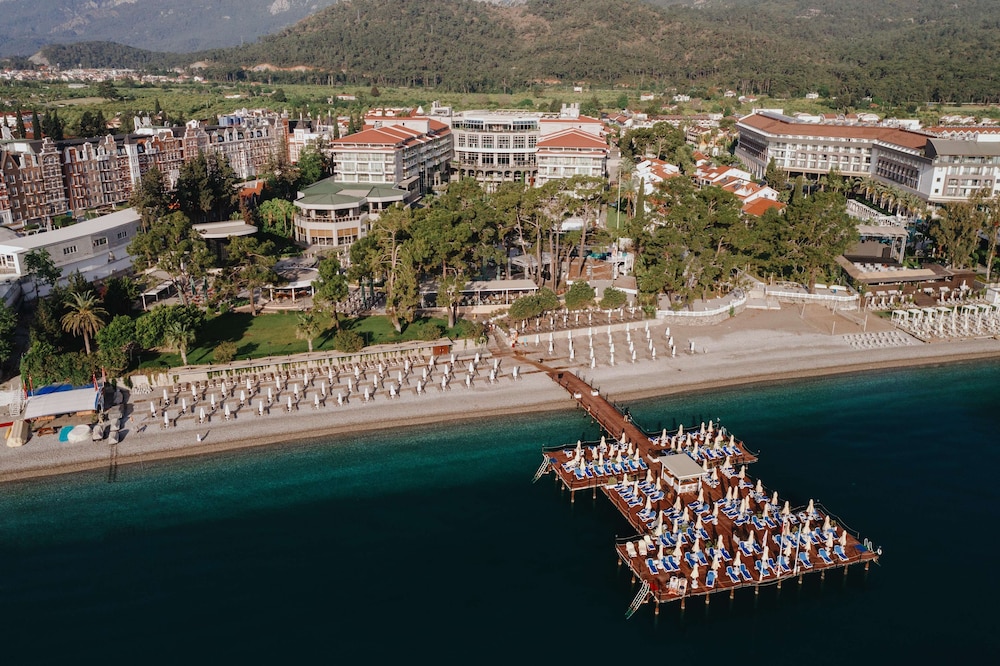 Akra Kemer - All Inclusive — Hotel building in Kemer