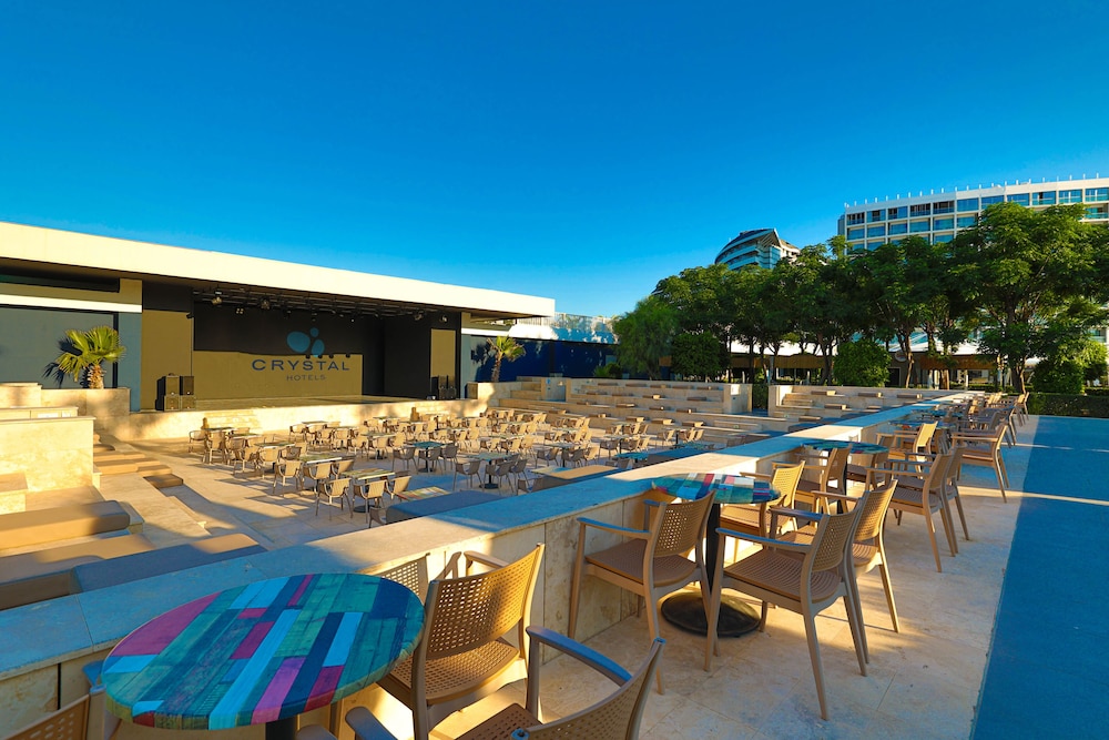 Crystal Centro Pearl Collection - All inclusive — Restaurant & bars in Lara