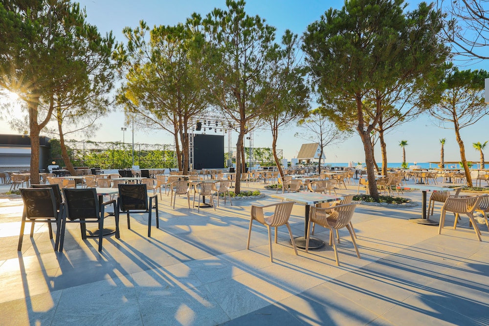Crystal Centro Pearl Collection - All inclusive — Restaurant & bars in Lara